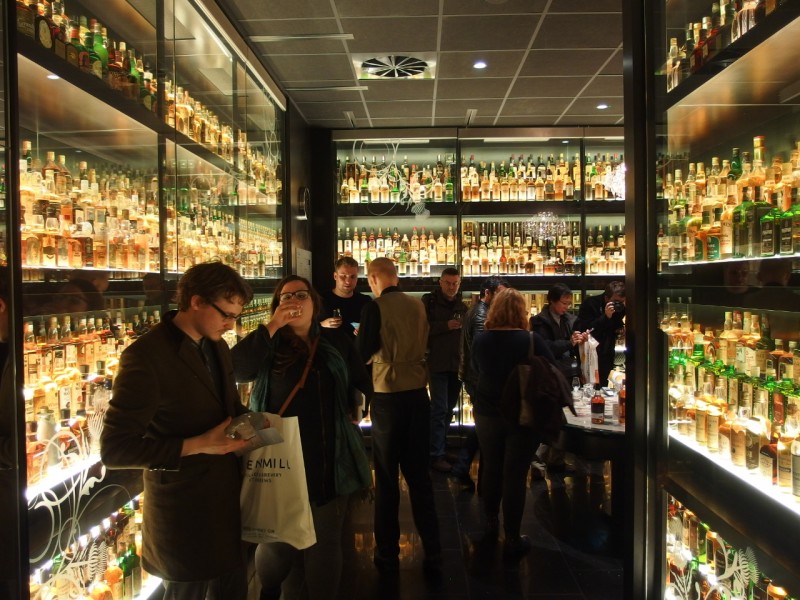 The Scotch Whisky Experienceの館内ツアーを終えてから、スコットランド各地のウイスキーの特徴に関するレクチャーを受けました。その後試飲をしました。